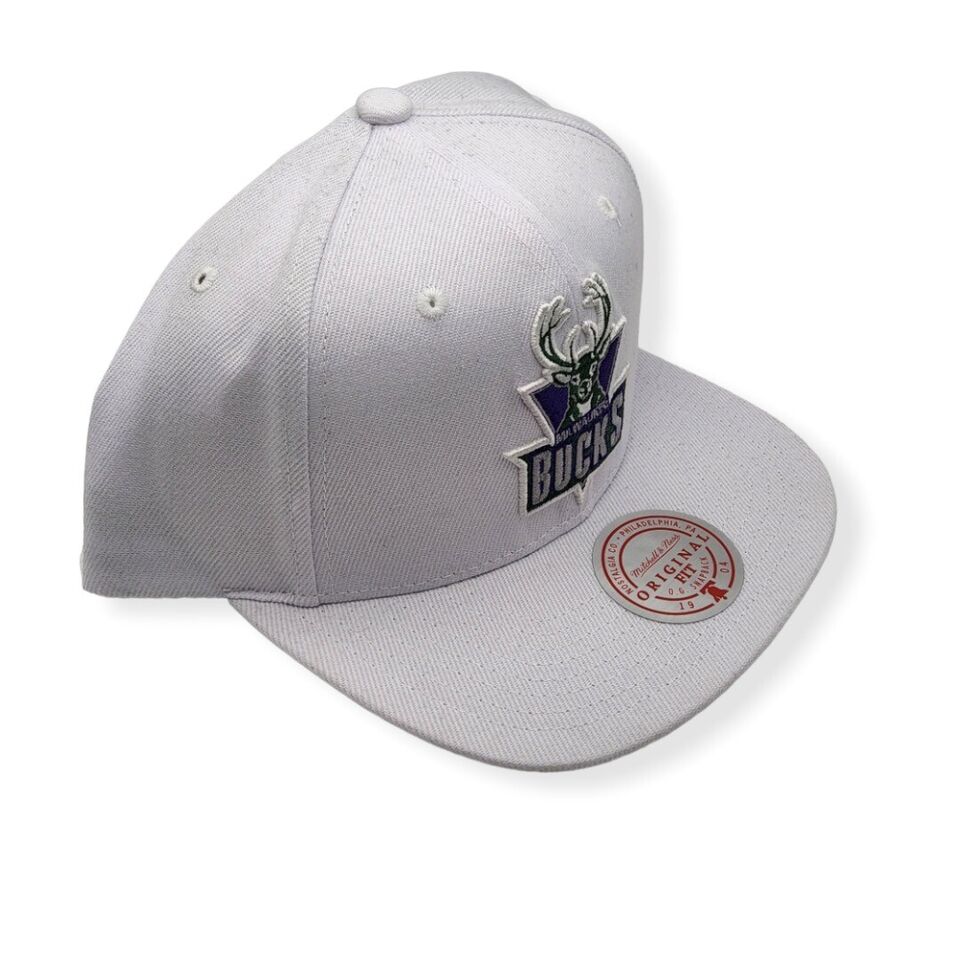 Milwaukee Bucks Mitchell & Ness Core Basic Snapback Hat - White